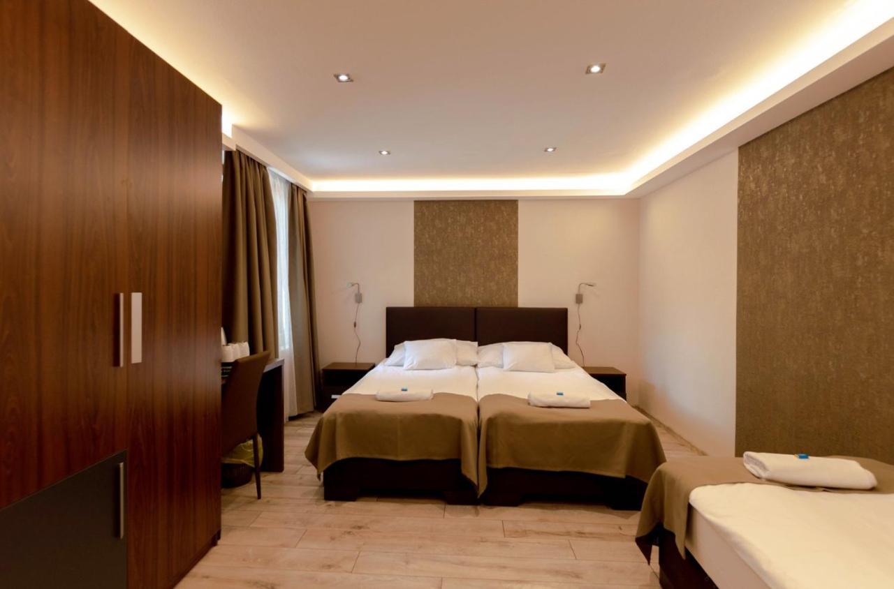세게드 Ven Diofa De Lux Panzio B&B 외부 사진