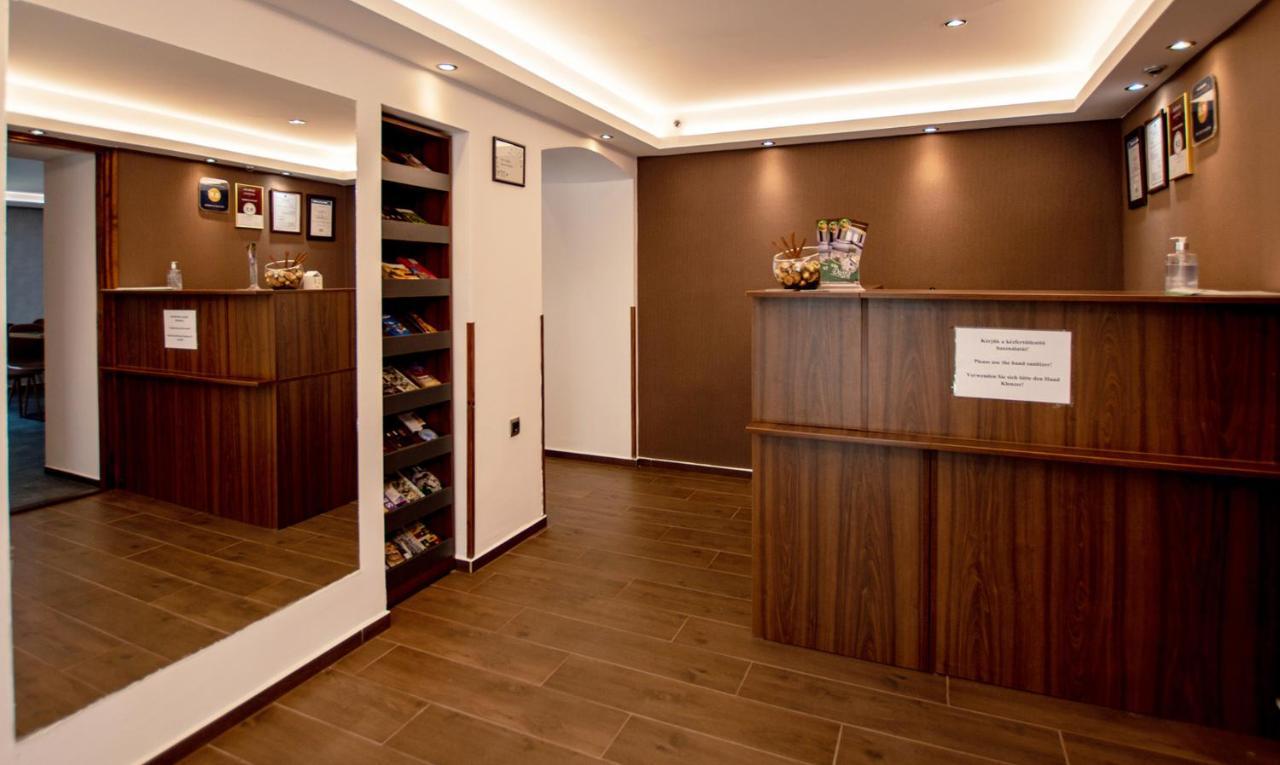 세게드 Ven Diofa De Lux Panzio B&B 외부 사진