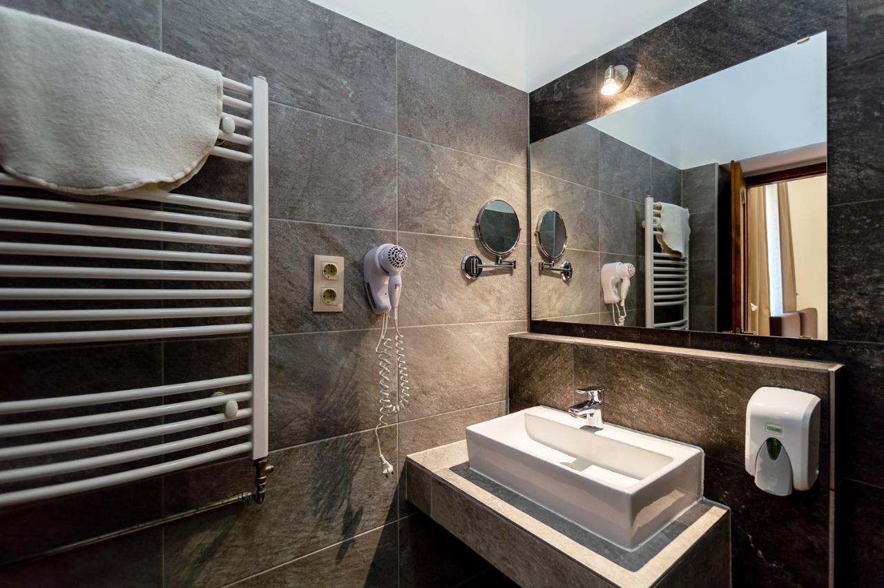 세게드 Ven Diofa De Lux Panzio B&B 외부 사진