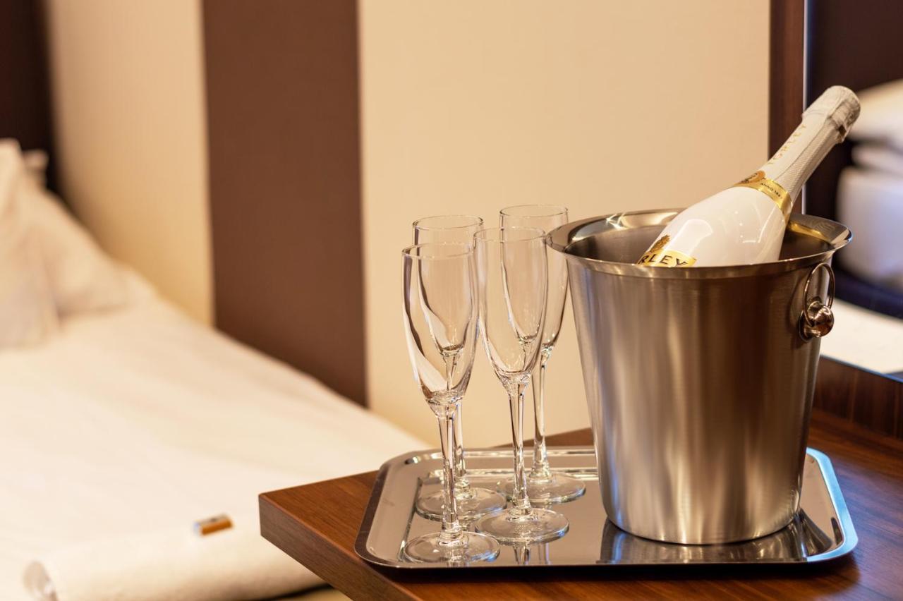 세게드 Ven Diofa De Lux Panzio B&B 외부 사진