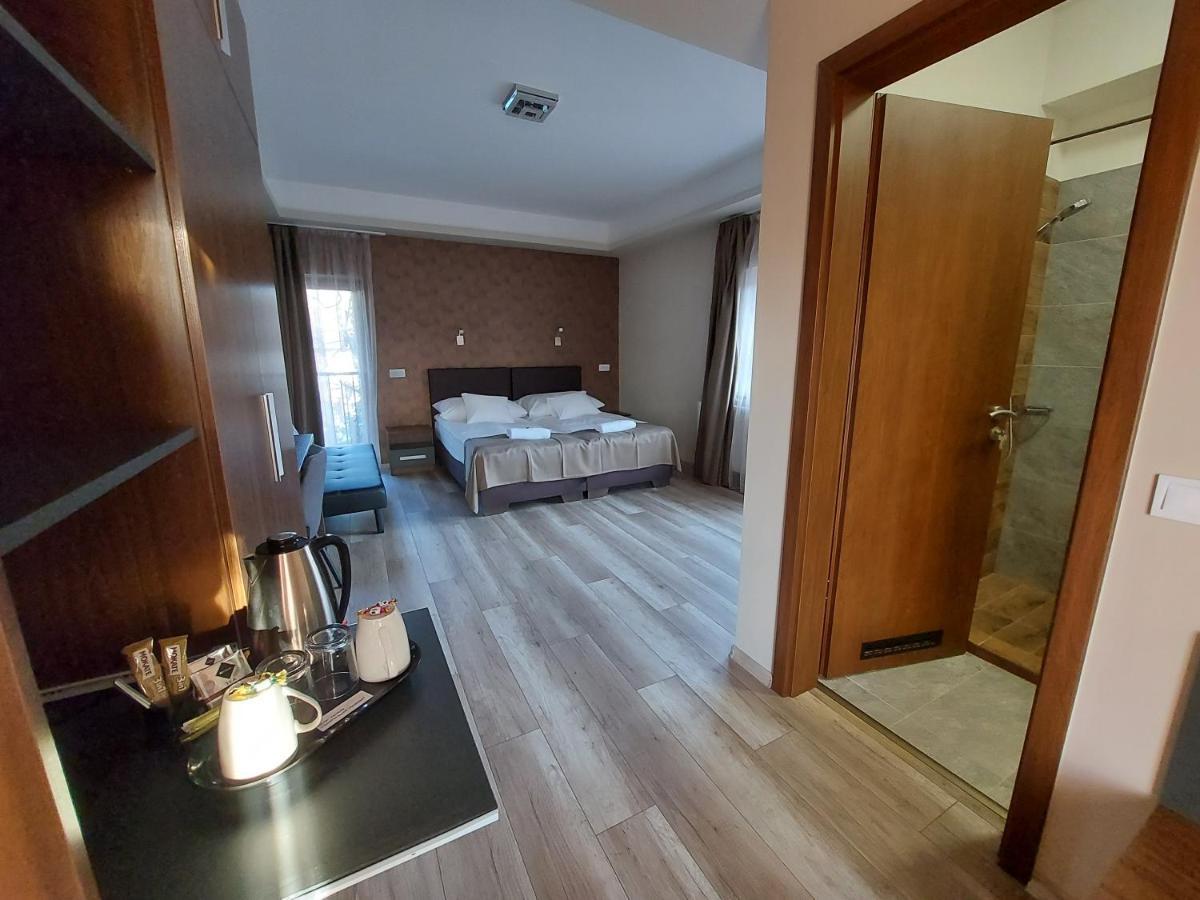 세게드 Ven Diofa De Lux Panzio B&B 외부 사진
