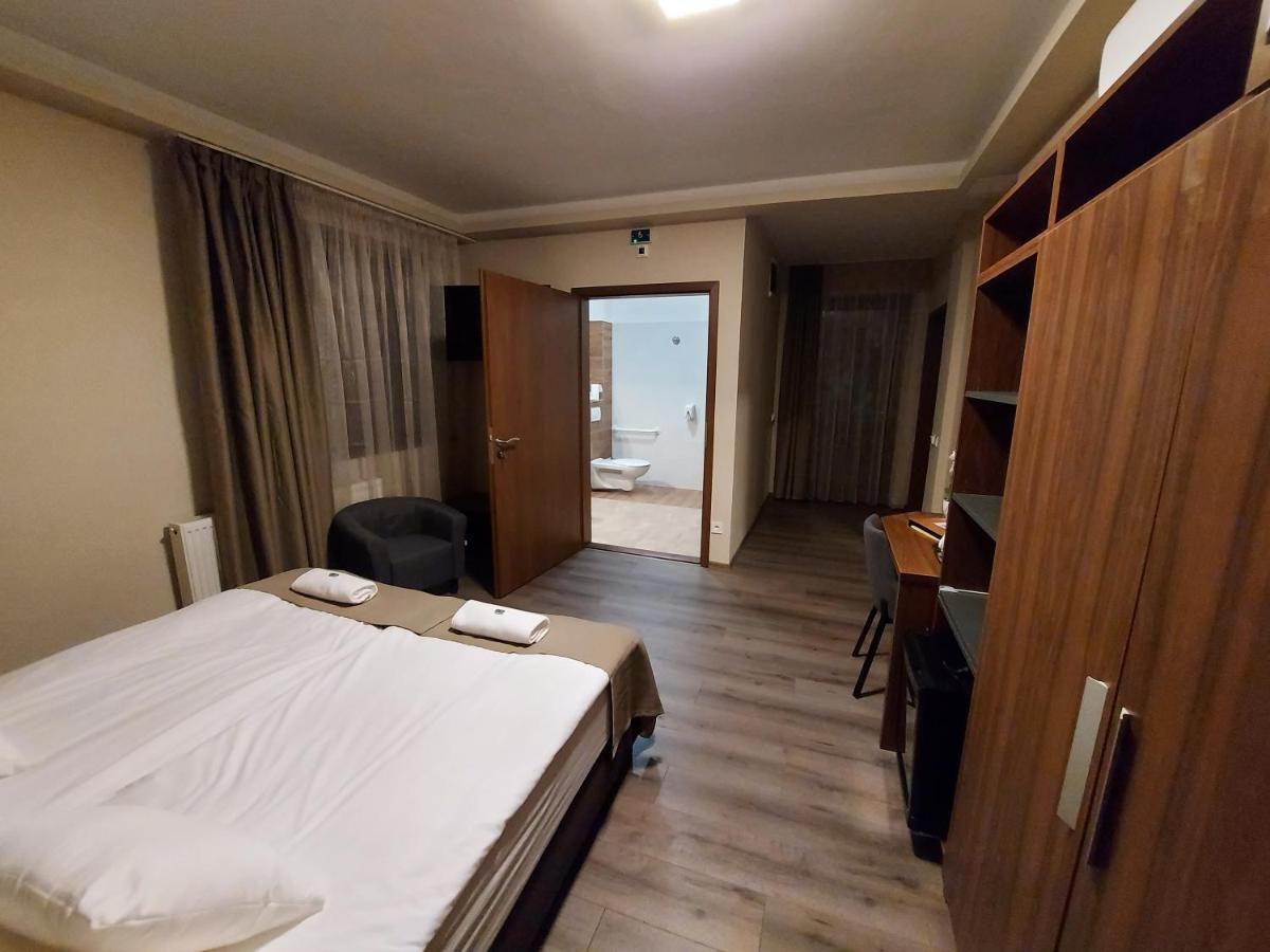 세게드 Ven Diofa De Lux Panzio B&B 외부 사진