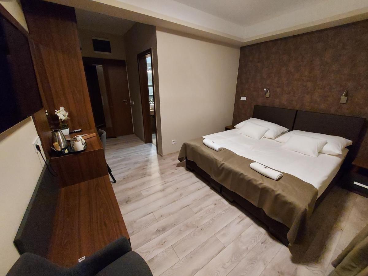 세게드 Ven Diofa De Lux Panzio B&B 외부 사진