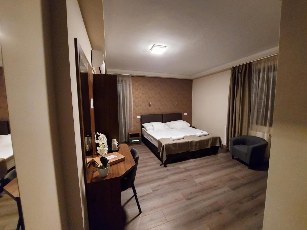 세게드 Ven Diofa De Lux Panzio B&B 외부 사진