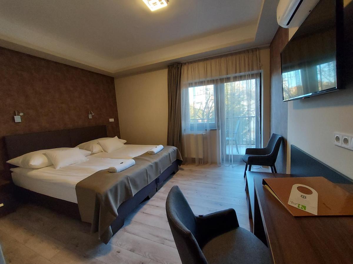 세게드 Ven Diofa De Lux Panzio B&B 외부 사진