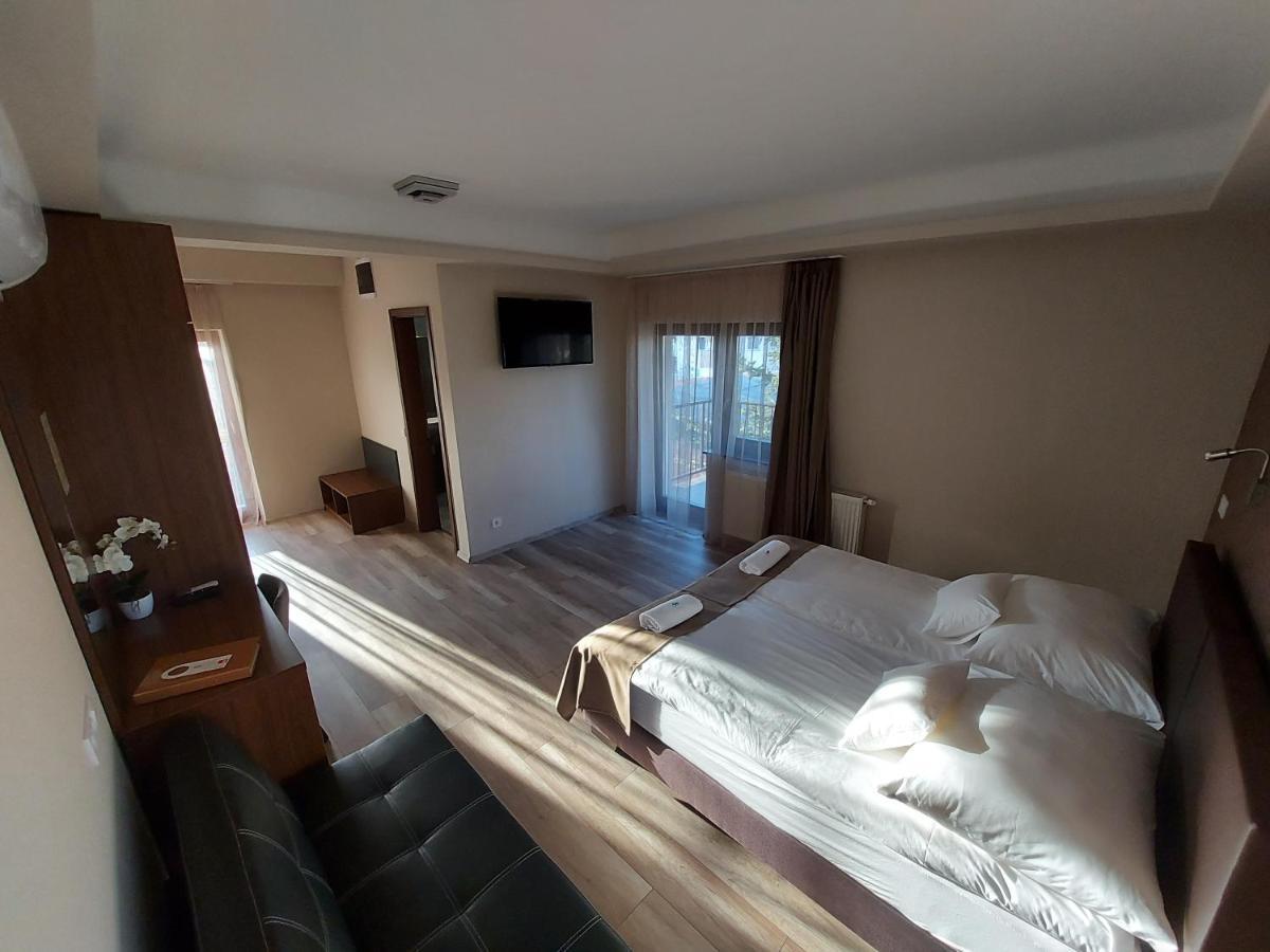 세게드 Ven Diofa De Lux Panzio B&B 외부 사진
