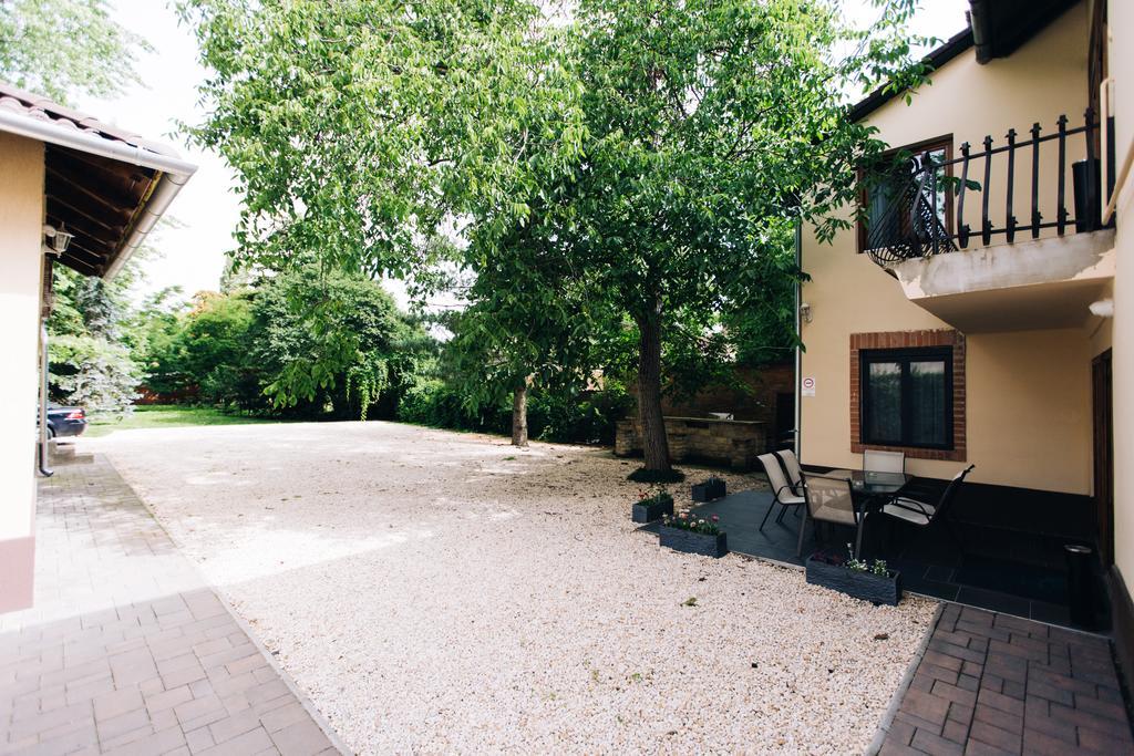 세게드 Ven Diofa De Lux Panzio B&B 외부 사진