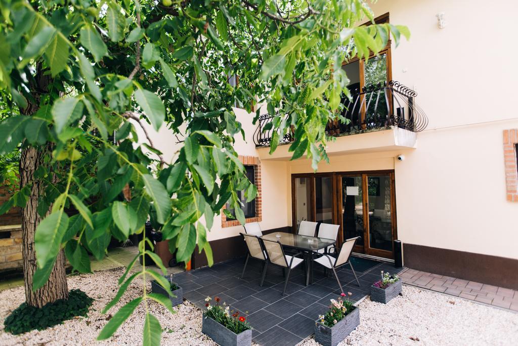 세게드 Ven Diofa De Lux Panzio B&B 외부 사진